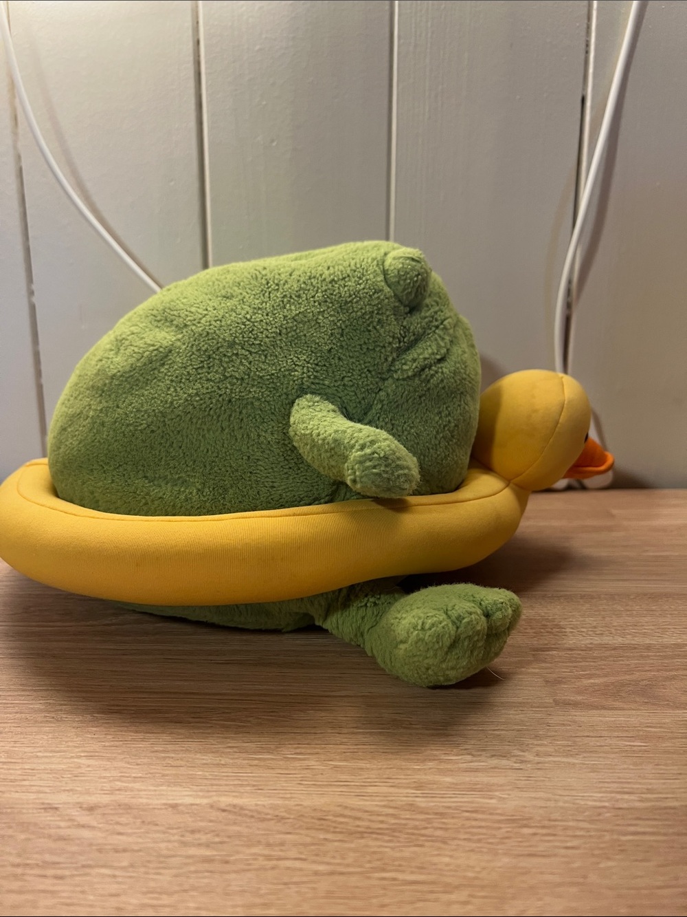 Jellycat Ricky Rainfrog with Duck - Picture 4 of 8